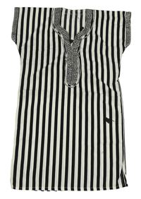 Černo-bílé pruhované lehké šaty s výšivkami