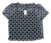 Černo-bílé vzorované šifonové tričko se srdíčky a všitým topem New Look