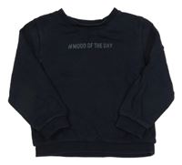 Tmavomodrá mikina s nápisem Kiabi