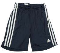 Tmavomodré sportovní kraťasy s bílými pruhy a logem Adidas