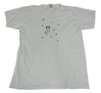 Bílé tričko s květem a listy 