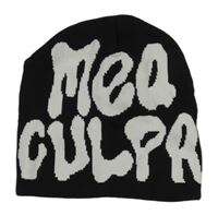 Černá pletená čepice s nápisem 