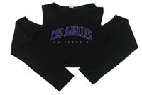 Černé crop triko s nápisy a volnými rameny 