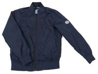 Tmavomodrá šusťáková podzimní bunda s nášivkou Jack & Jones