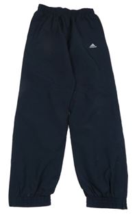 Tmavomodré šusťákové podšité funkční kalhoty s logem Adidas