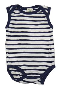 Bílo-tmavomodré pruhované body Alana