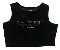 Černý sametový crop top s nápisy George