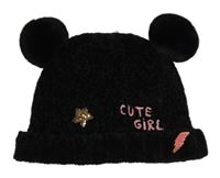 Černá žinylková čepice s nápisem a bambulemi 