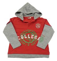 Červeno-šedé polo triko s nápisy a kapucí 