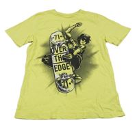 Neonově žluté tričko se skateboardistou C&A