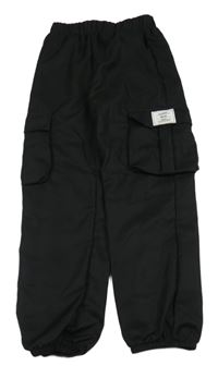 Černé cargo cuff šusťákové kalhoty s nášivkou SHEIN