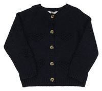 Tmavomodrý propínací svetr se srdíčky M&Co.