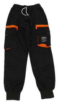 Černo-oranžové pracovní cargo rifle s nápisem