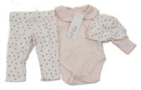 Nové - 3Set - Bílé tepláky s kytičkami + čepice s mašlí + světlerůžové body s límečkem F&F