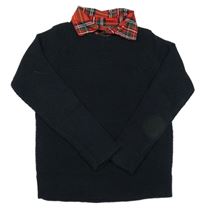 Černý svetr s kostkovaným košilovým límečkem