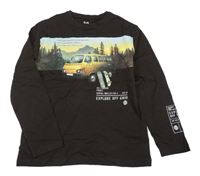 Tmavohnědé triko s autem C&A