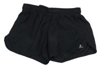 Černé sportovní kraťasy s logem Domyos