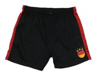Černo-červené sportovní kraťasy s nášivkou