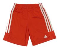 Červené sportovní kraťasy s logem Adidas