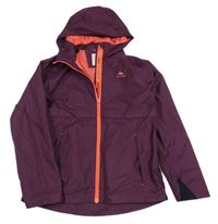 Tmavovínová šusťáková funkční jarní bunda s logem a kapucí Quechua