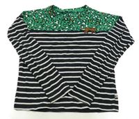 Černo-zeleno-bílé triko se vzorem a pruhy