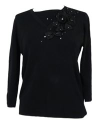 Dámský černý svetr s kytičkami a korálky 