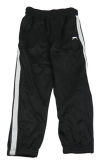 Černé sportovní kalhoty s logem Slazenger 