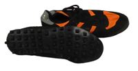 Černo-neonově oranžové kopačky vel. 36
