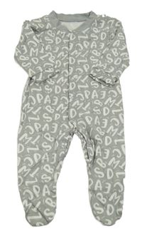 Šedý overal s písmeny 