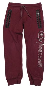 Vínové tepláky s nápisem a dinem