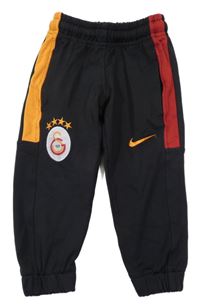 Černé sportovní tepláky s logem Nike