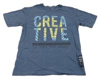 Tmavomodré tričko s nápisem Destination