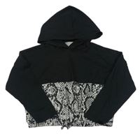 Černo-vzorované crop triko s kapucí Matalan