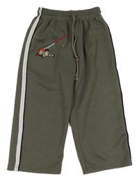 Šedozeleno-bílé široké tepláky s hasiči 