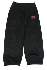 Černé sportovní kalhoty s nášivkou