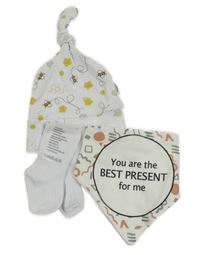 3set - Bílá bavlněná čepice s včelami + smetanový vzorovaný slinták s nápisem + bílé ponožky