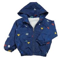 Tmavomodrá šusťáková jarní bunda s auty a kapucí 