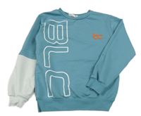 Modrošedo-bílá mikina s písmenky