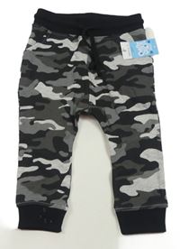 Nové - černo-šedé army tepláky Matalan