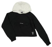 Černá crop mikina s bílou kapucí a klokankou Kiabi