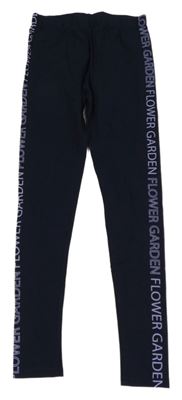 Tmavomodré legíny s nápisem 