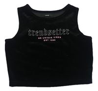 Černý sametový crop top s nápisem George 