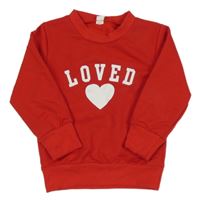 Červená mikina s nápisem 