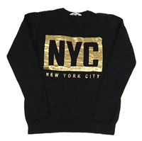 Černý svetr se zlatým potiskem s písmenky a nápisem H&M