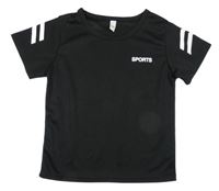 Černé sportovní tričko s nápisem a bílými pruhy 