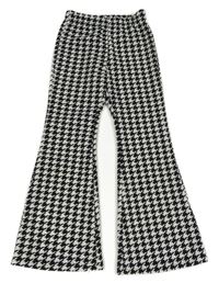 Černo-bílé kostkované flare tregíny Shein