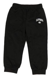 Černé tepláky s nápisem 