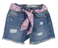 Modré riflové kraťasy s kytičkami a páskem Denim Co.