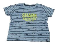 Modré pruhované tričko s nápisem a žraloky Lupilu