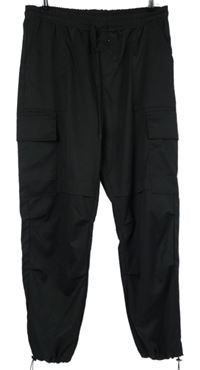 Pánské černé cargo kalhoty s kapsami Manfinity 